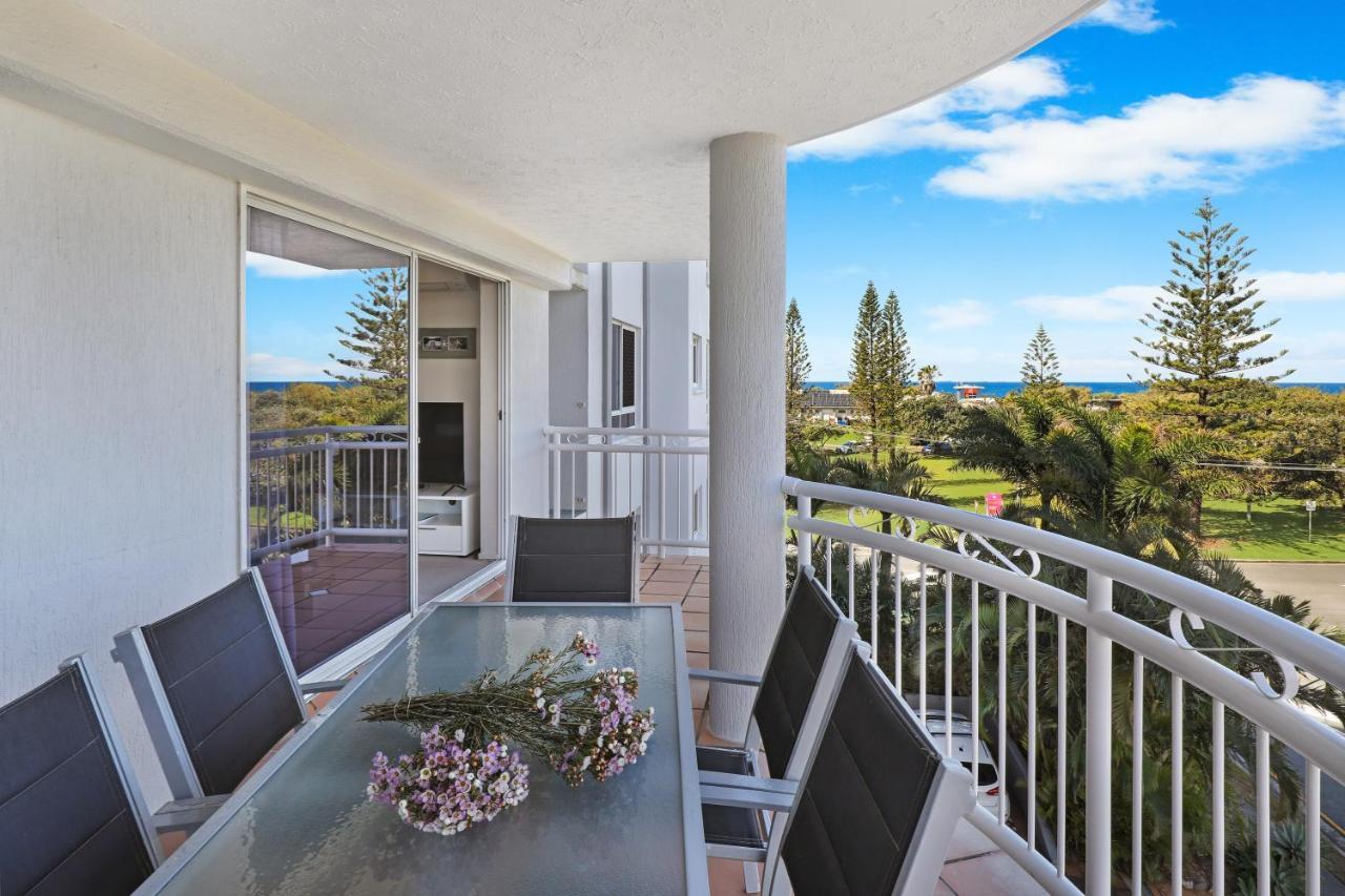 Beachside Resort Kawana Waters Buddina Esterno foto