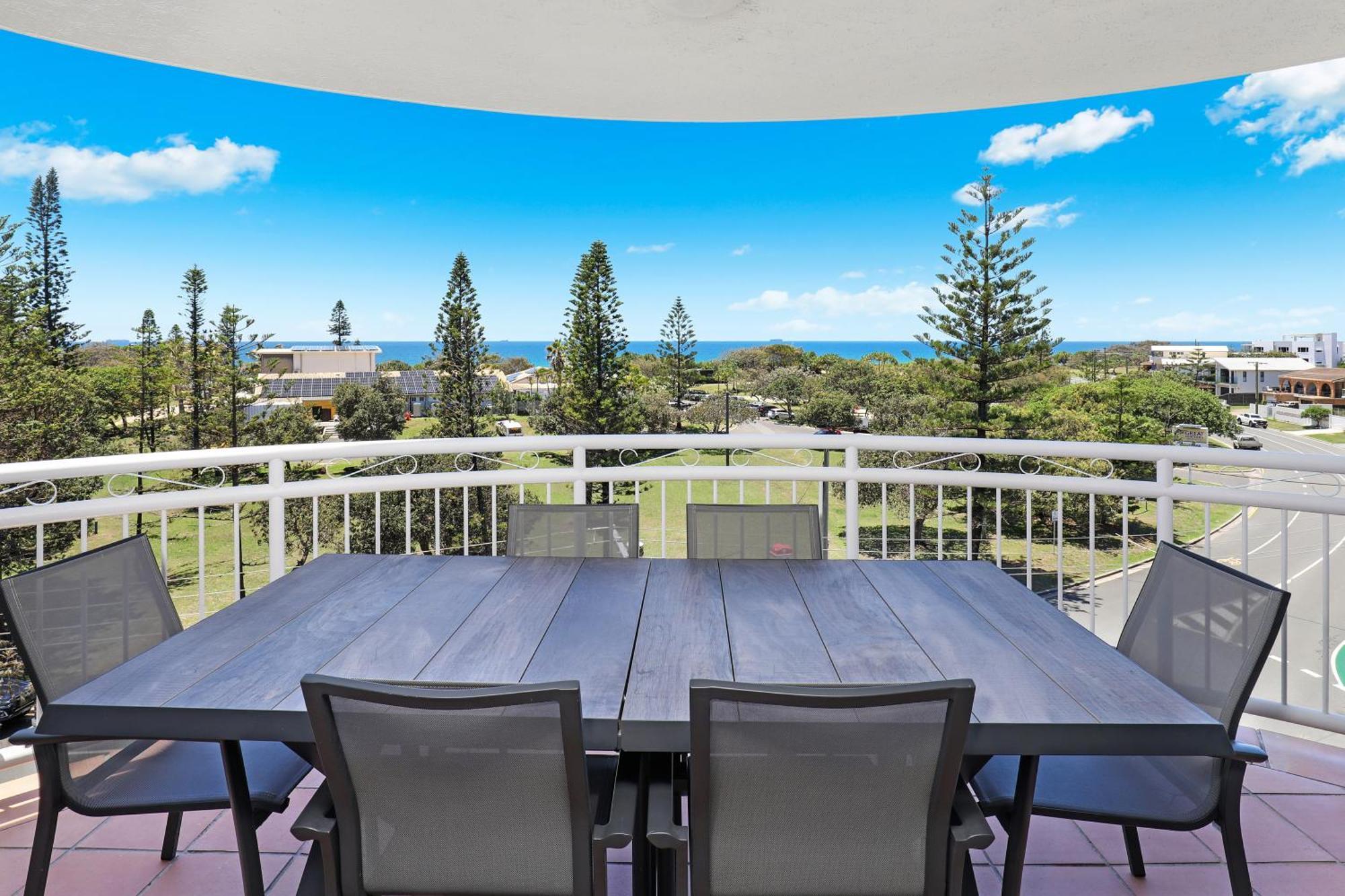 Beachside Resort Kawana Waters Buddina Esterno foto