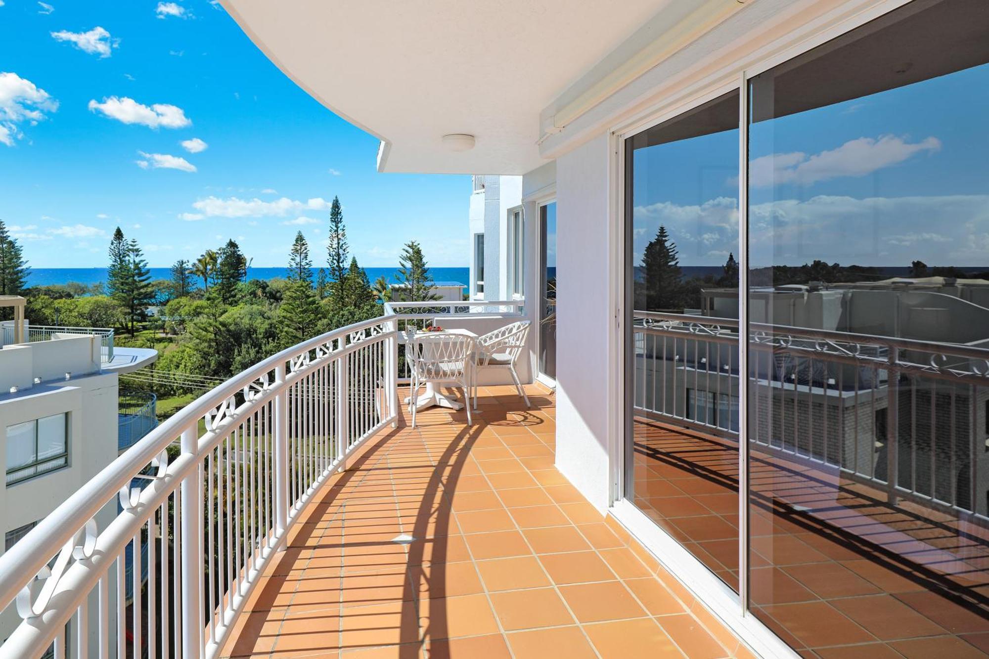 Beachside Resort Kawana Waters Buddina Esterno foto