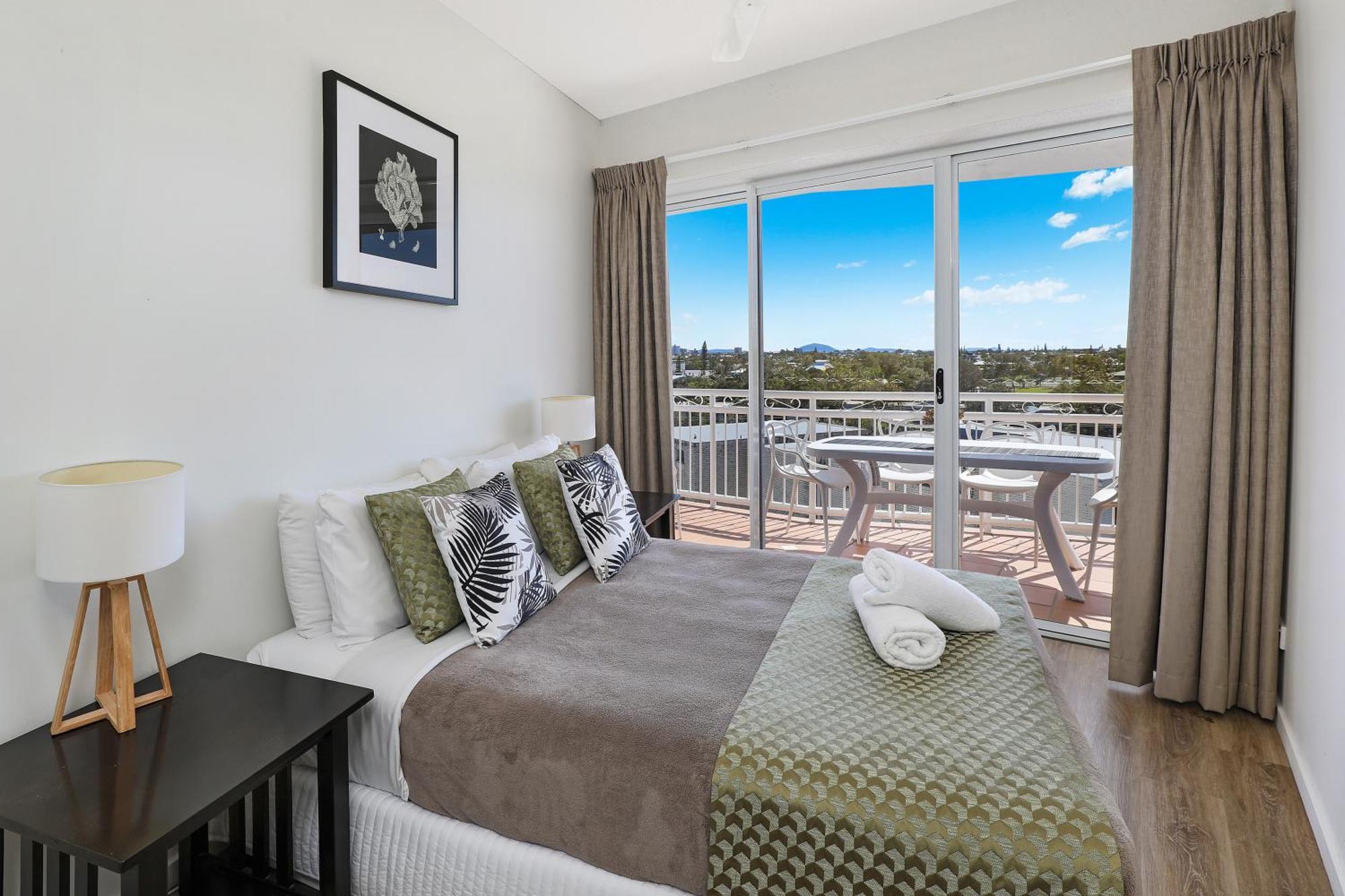 Beachside Resort Kawana Waters Buddina Esterno foto