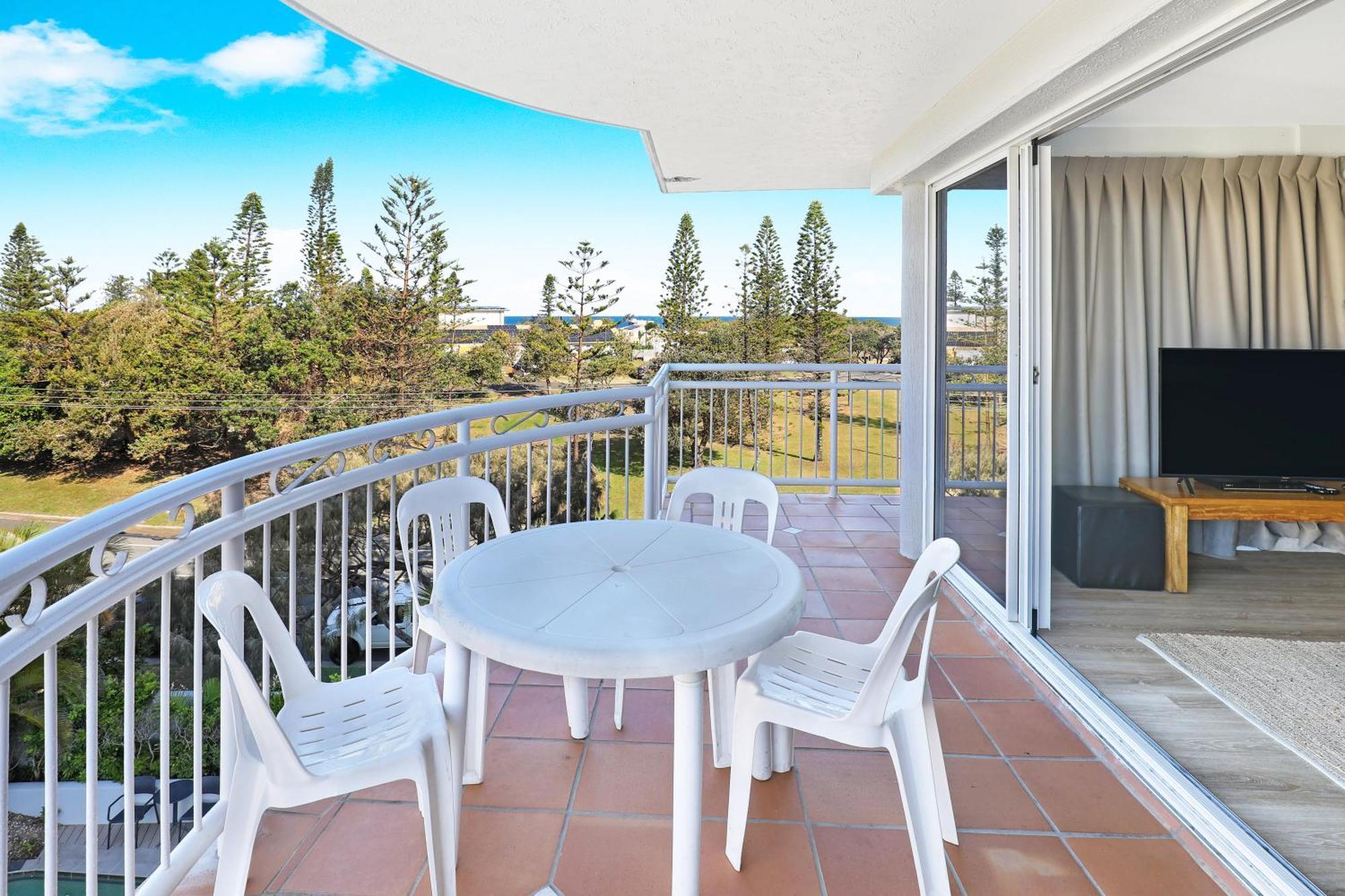 Beachside Resort Kawana Waters Buddina Esterno foto