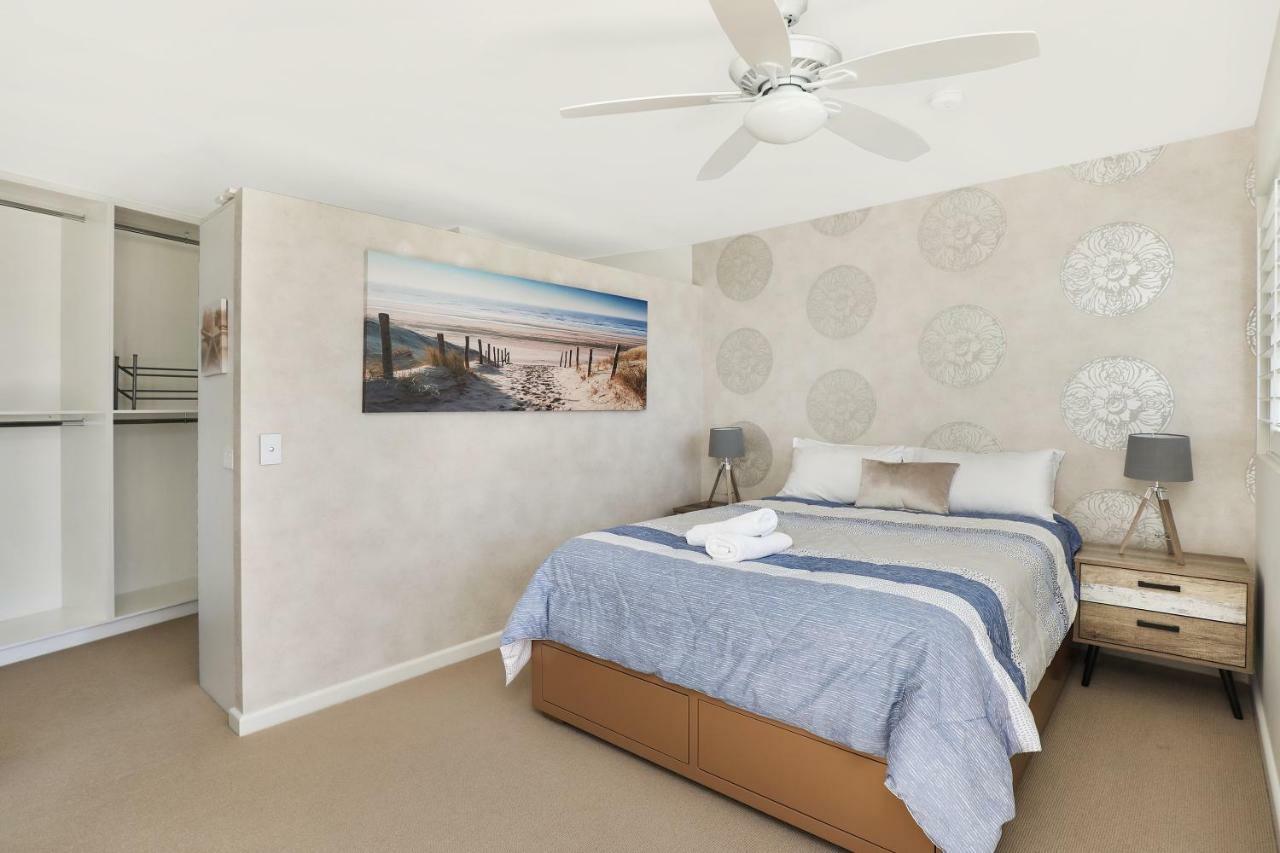 Beachside Resort Kawana Waters Buddina Esterno foto